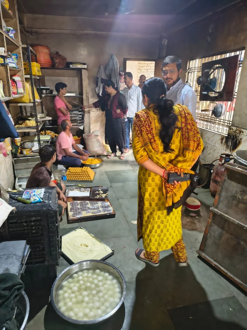 राजस्व, नापतौल एवं खाद्य सुरक्षा विभाग की टीम ने दो पेट्रोल पंपो का किया निरीक्षण