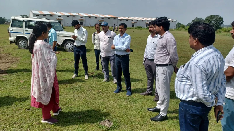 सेमरिया चौक से बेलियाछोट तक के सेवा संकल्प यात्रा मार्ग का जिला पंचायत सीईओ ने किया निरीक्षण
